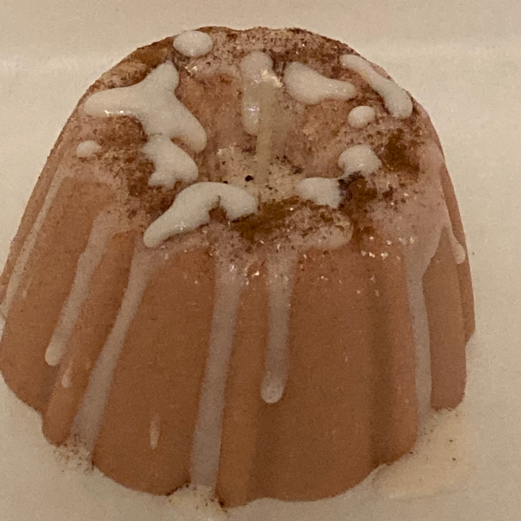 cinnamon bundt cake candle